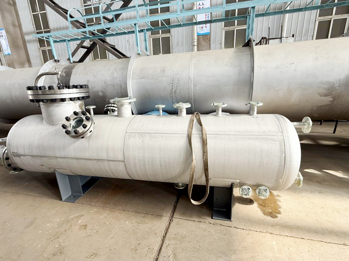 臥式塔釜再沸器  DN800/DN325 FN=12㎡  材質(zhì):S30408